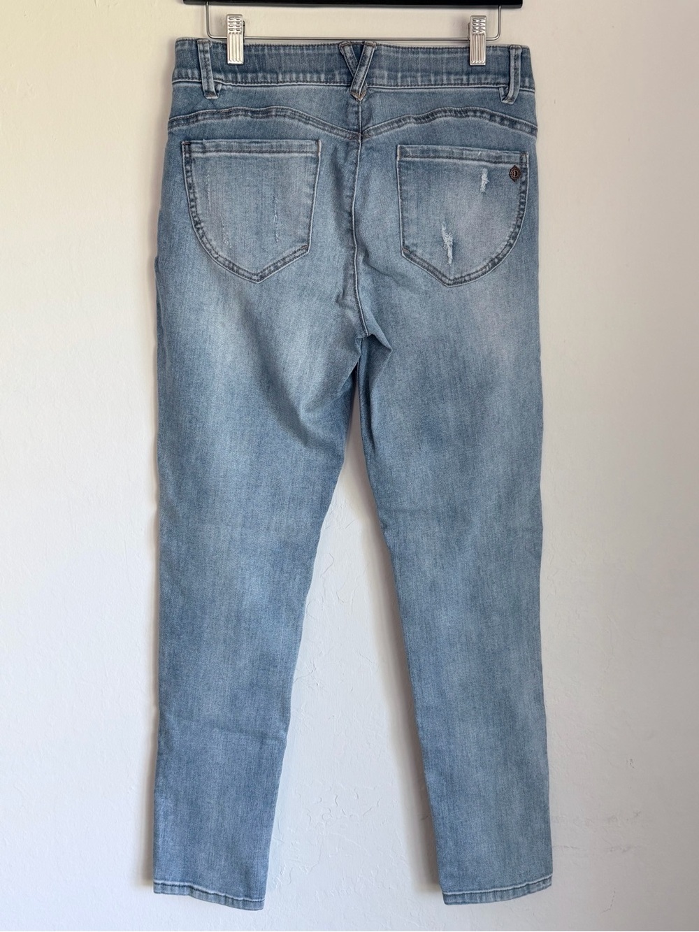 Democracy Absolution Light Wash Distressed Skinny Jeans, Sz 6 NWT - Picture 4 of 4